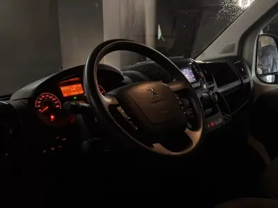 Peugeot Partner L2 caixa automática 130cv 2022 - 16990 EUR, 170100 km - AUTO.MOTO.pt - 170100km - foto 14 de 26