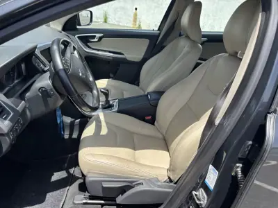 Volvo XC 60 2017 - 13500 EUR, 298900 km - AUTO.MOTO.pt - 298900km - foto 7 de 12