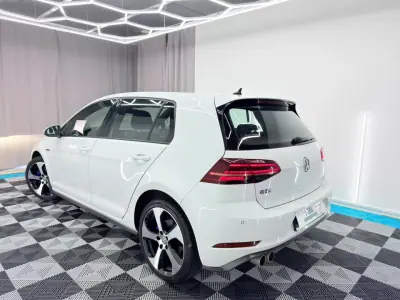 Volkswagen Golf 2020 - 19500 EUR, 148000 km - AUTO.MOTO.pt - 148000km - foto 5 de 22
