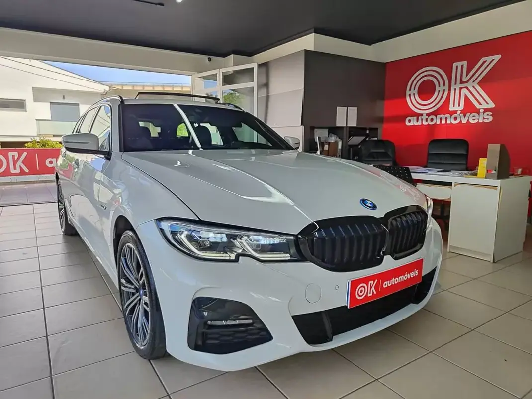 BMW 330 2022 - 36750 EUR, 83300 km - AUTO.MOTO.pt - 83300km - foto 1 de 38