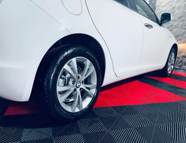 Alfa Romeo Giulietta 2012 - 13750 EUR, 119336 km - AUTO.MOTO.pt - 119336km - foto 16 de 35