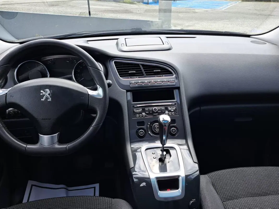 Peugeot 5008 2016 - 13450 EUR, 164950 km - AUTO.MOTO.pt - 164950km - foto 11 de 47
