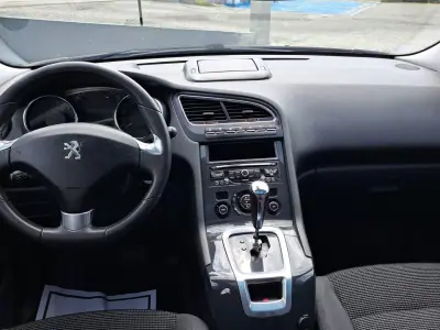 Peugeot 5008 2016 - 13450 EUR, 164950 km - AUTO.MOTO.pt - 164950km - foto 11 de 47