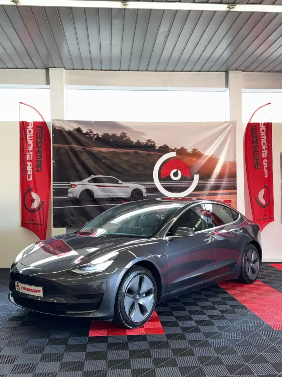 Tesla Model 3 2019 - 20900 EUR, 164000 km - 164000km - foto 5 de 11