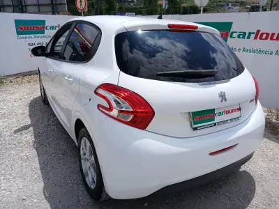 Peugeot 208 2014 - 7350 EUR, 85491 km - AUTO.MOTO.pt - 85491km - foto 8 de 25