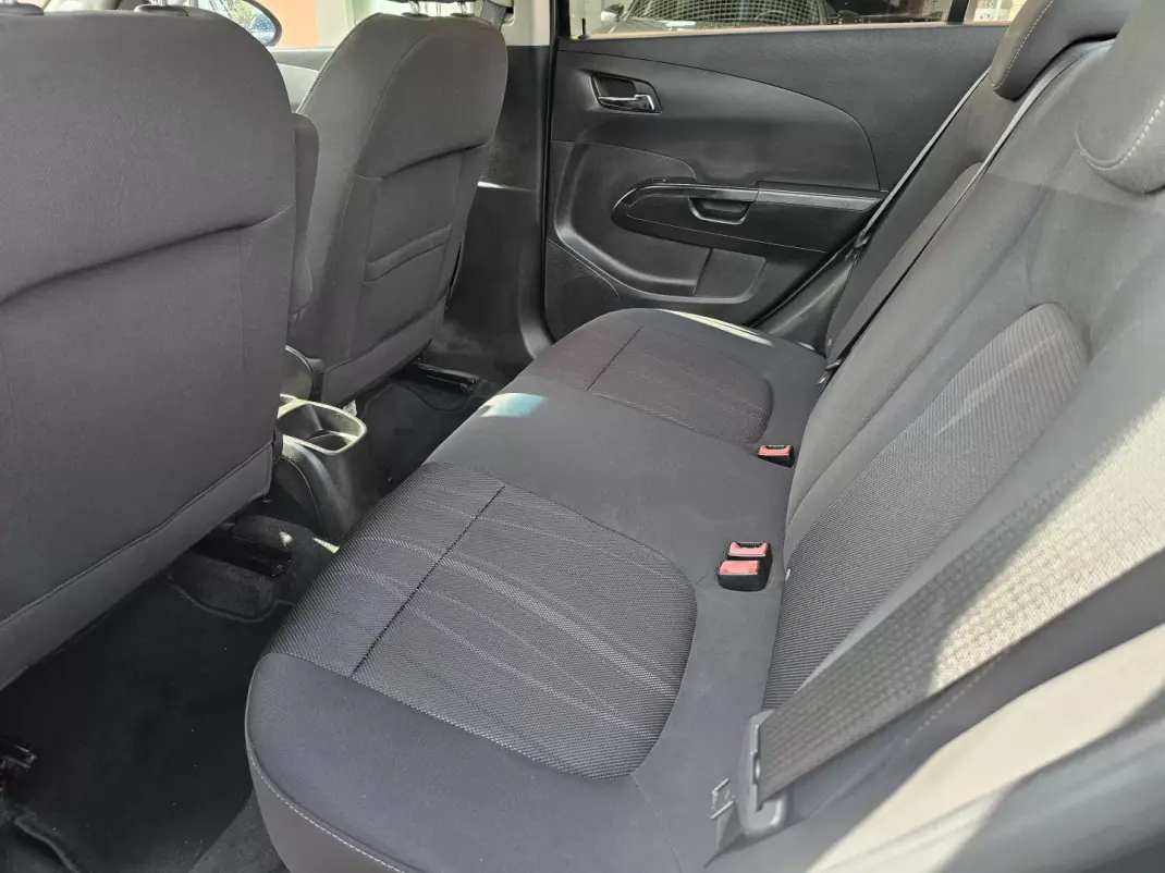 Chevrolet Aveo 2013 - 6990 EUR, 151000 km - AUTO.MOTO.pt - 151000km - foto 11 de 13