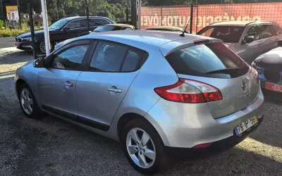 Renault Mégane 2010 - 6500 EUR, 280000 km - AUTO.MOTO.pt - 280000km - foto 3 de 15