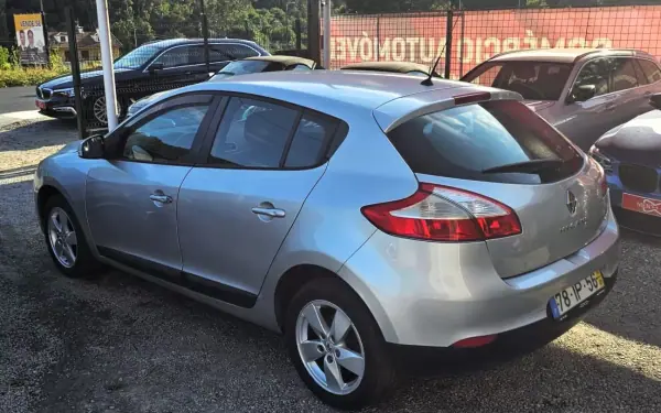 Renault Mégane 2010 - 6500 EUR, 280000 km - AUTO.MOTO.pt - 280000km - foto 3 de 15