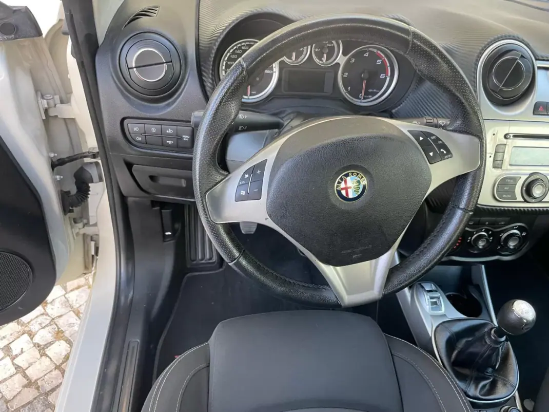 Alfa Romeo MiTo 2013 - 6750 EUR, 157000 km - AUTO.MOTO.pt - 157000km - foto 21 de 30