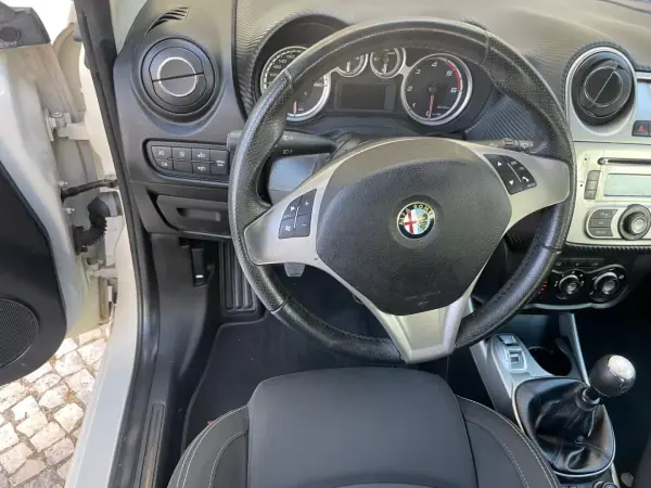 Alfa Romeo MiTo 2013 - 6750 EUR, 157000 km - AUTO.MOTO.pt - 157000km - foto 21 de 30