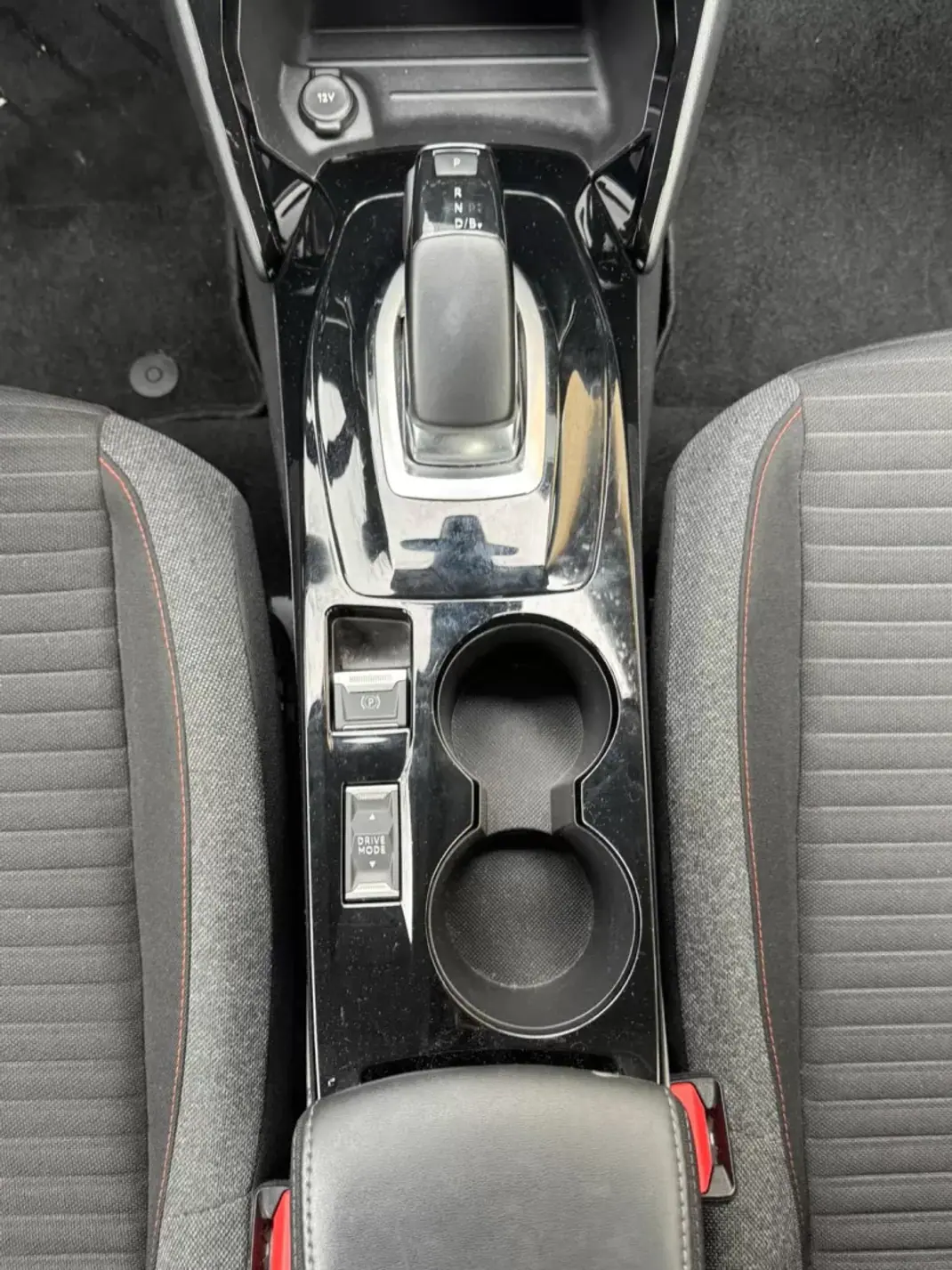 Peugeot e-208 2020 - 15000 EUR, 99692 km - AUTO.MOTO.pt - 99692km - foto 13 de 20