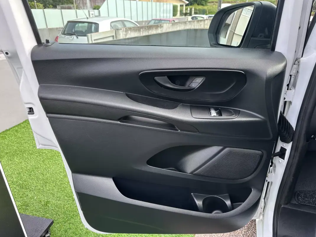 Mercedes-Benz Vito Tourer 2018 - 24900 EUR, 175000 km - AUTO.MOTO.pt - 175000km - foto 24 de 49