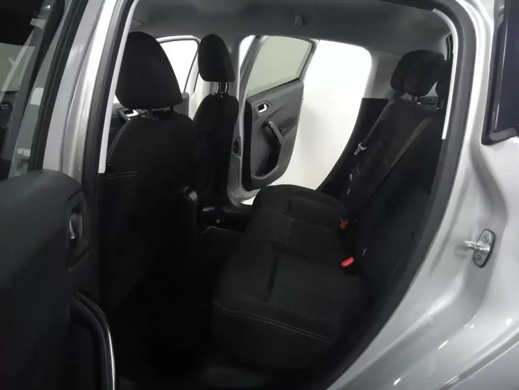 Peugeot 208 2018 - 9900 EUR, 84000 km - 84000km - foto 14 de 26