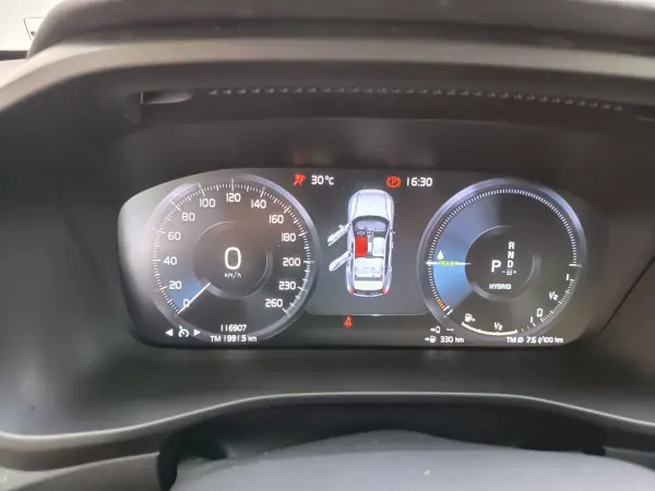 Volvo XC 40 2020 - 23990 EUR, 116700 km - AUTO.MOTO.pt - 116700km - foto 18 de 26
