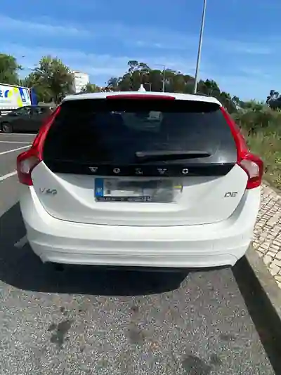 Volvo V60 2015 - 9500 EUR, 206100 km - AUTO.MOTO.pt - 206100km - foto 6 de 14