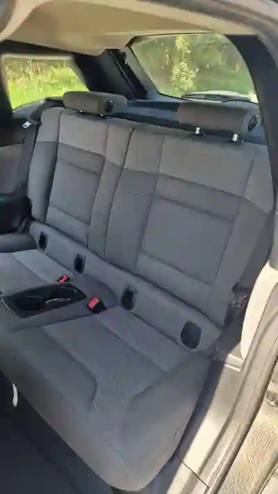 BMW i3 2017 - 19500 EUR, 151000 km - AUTO.MOTO.pt - 151000km - foto 13 de 17