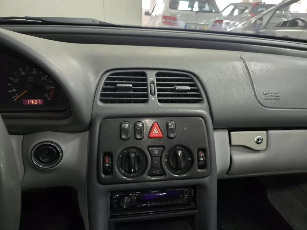 Mercedes-Benz CLK 200 1998 - 6000 EUR, 217984 km - AUTO.MOTO.pt - 217984km - foto 14 de 18