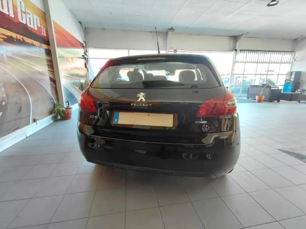 Peugeot 308 2016 - 9999 EUR, 145000 km - AUTO.MOTO.pt - 145000km - foto 5 de 18