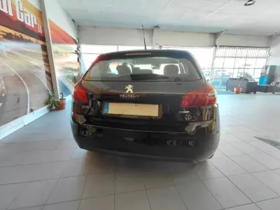 Peugeot 308 2016 - 9999 EUR, 145000 km - AUTO.MOTO.pt - 145000km - foto 5 de 18