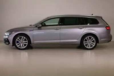 Volkswagen Passat Variant 2021 - 25990 EUR, 70682 km - AUTO.MOTO.pt - 70682km - foto 9 de 53