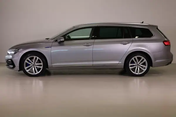 Volkswagen Passat Variant 2021 - 25990 EUR, 70682 km - AUTO.MOTO.pt - 70682km - foto 9 de 53