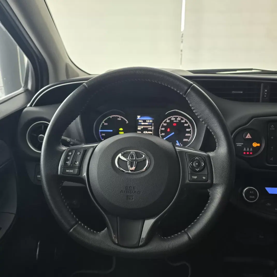 Toyota Yaris 2020 - 18950 EUR, 77356 km - AUTO.MOTO.pt - 77356km - foto 15 de 28