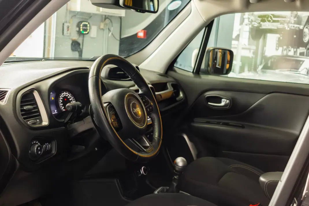 Jeep Renegade 2019 - 17900 EUR, 106000 km - AUTO.MOTO.pt - 106000km - foto 4 de 19