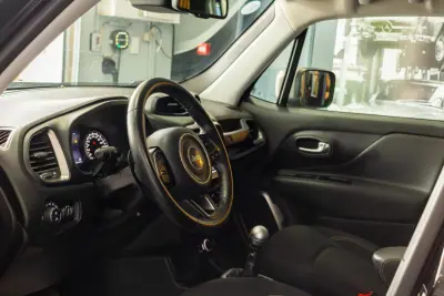 Jeep Renegade 2019 - 17900 EUR, 106000 km - AUTO.MOTO.pt - 106000km - foto 4 de 19