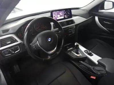 BMW 318 2013 - 13990 EUR, 157000 km - AUTO.MOTO.pt - 157000km - foto 10 de 27