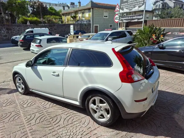 Volvo C30 2011 - 8900 EUR, 199999 km - AUTO.MOTO.pt - 199999km - foto 11 de 29