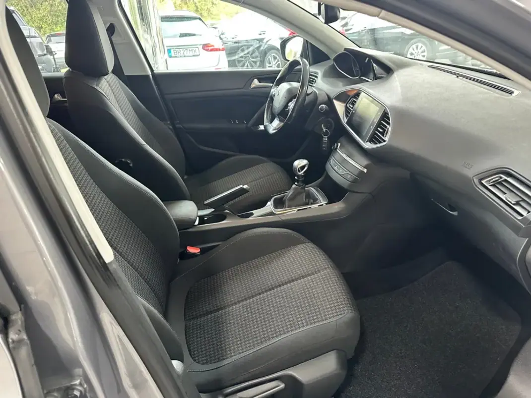 Peugeot 308 SW 2019 - 14990 EUR, 107300 km - 107300km - foto 25 de 30