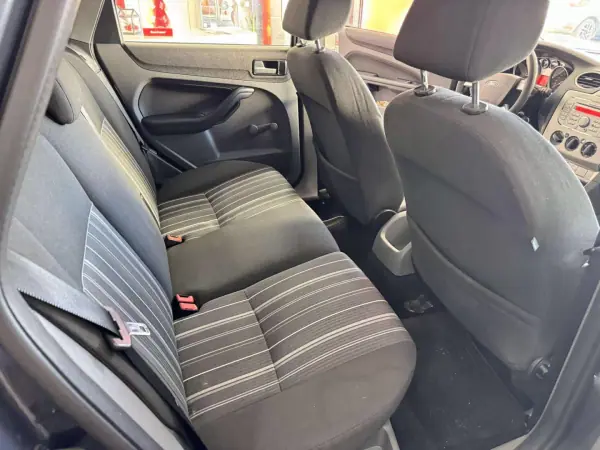 Ford Focus SW 2008 - 5990 EUR, 299000 km - AUTO.MOTO.pt - 299000km - foto 10 de 13