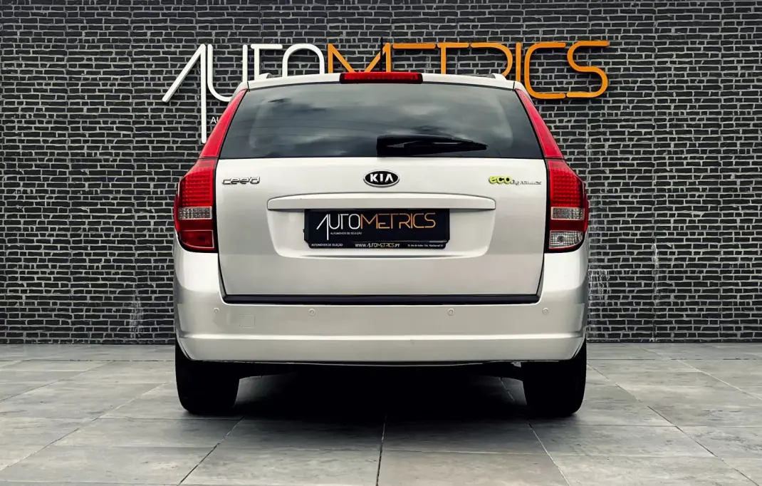 Kia Ceed SW 2010 - 7650 EUR, 193000 km - AUTO.MOTO.pt - 193000km - foto 4 de 12