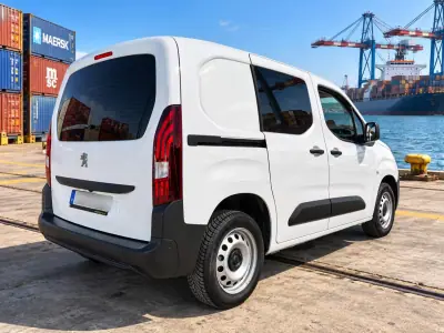Peugeot Partner 2021 - 14990 EUR, 160973 km - 160973km - foto 4 de 32