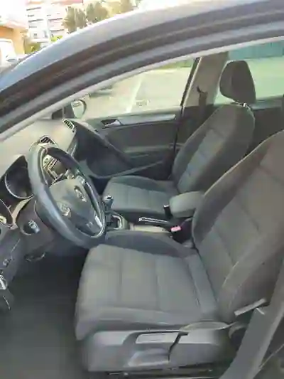 Volkswagen Golf 2011 - 9500 EUR, 179600 km - AUTO.MOTO.pt - 179600km - foto 13 de 15