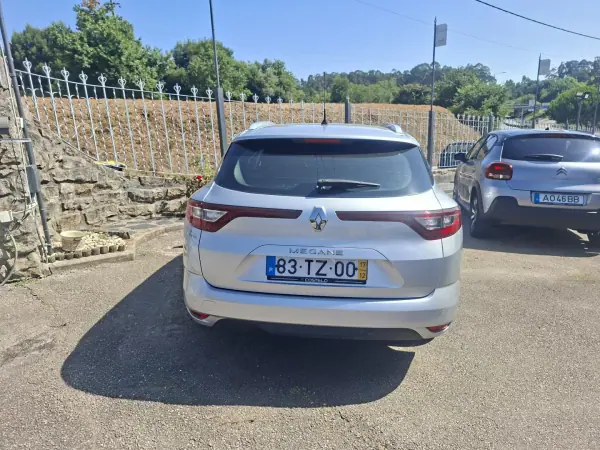 Renault Mégane Sport Tourer 2017 - 9640 EUR, 190239 km - AUTO.MOTO.pt - 190239km - foto 2 de 11