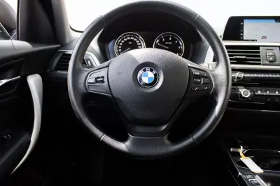 BMW 116 2018 - 16500 EUR, 113000 km - AUTO.MOTO.pt - 113000km - foto 13 de 33