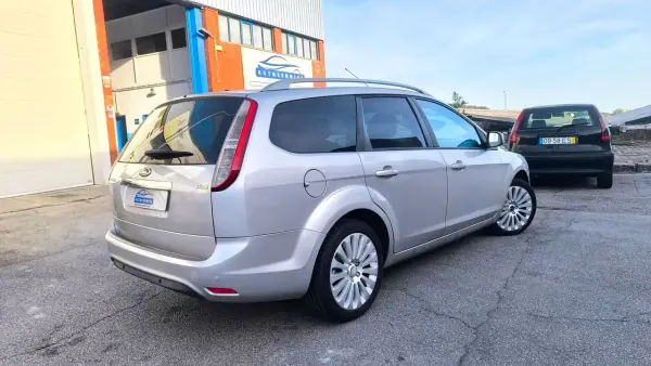 Ford Focus SW 2009 - 5500 EUR, 226000 km - AUTO.MOTO.pt - 226000km - foto 9 de 16
