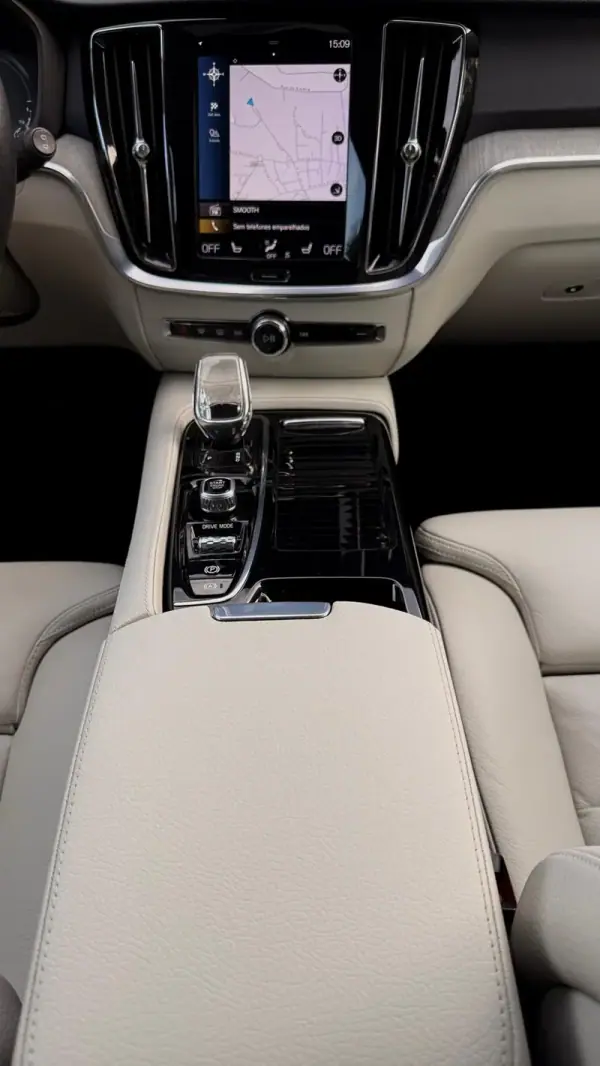 Volvo V60 2020 - 26500 EUR, 129000 km - AUTO.MOTO.pt - 129000km - foto 7 de 25