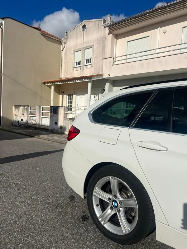 BMW 318 2015 - 13900 EUR, 270000 km - AUTO.MOTO.pt - 270000km - foto 4 de 12