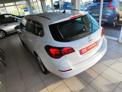 Opel Astra Sports Tourer 2011 - 6750 EUR, 226000 km - AUTO.MOTO.pt - 226000km - foto 8 de 37