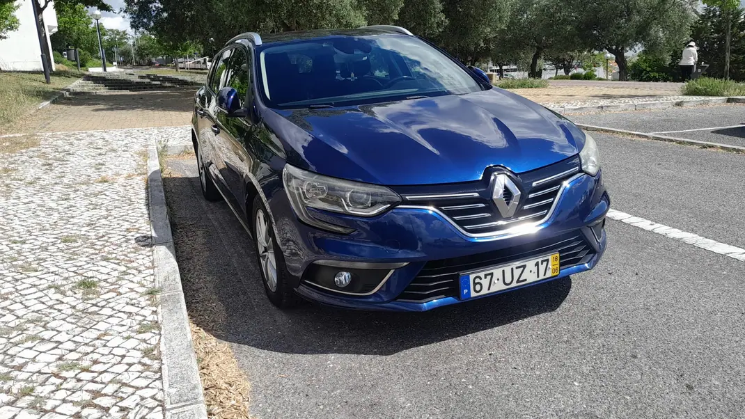Renault Mégane Sport Tourer 2018 - 13000 EUR, 157000 km - AUTO.MOTO.pt - 157000km - foto 1 de 5