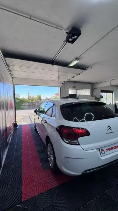 Citroën C4 2015 - 7900 EUR, 110000 km - AUTO.MOTO.pt - 110000km - foto 4 de 11