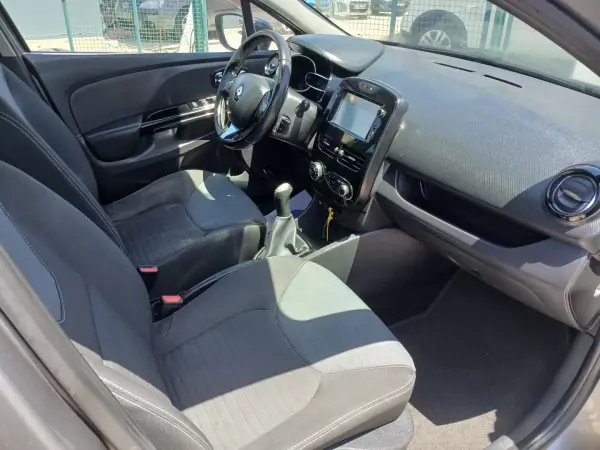 Renault Clio 2014 - 8950 EUR, 137482 km - AUTO.MOTO.pt - 137482km - foto 23 de 26