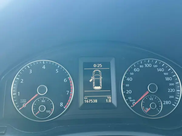 Volkswagen Scirocco 2009 - 12500 EUR, 167538 km - AUTO.MOTO.pt - 167538km - foto 13 de 13