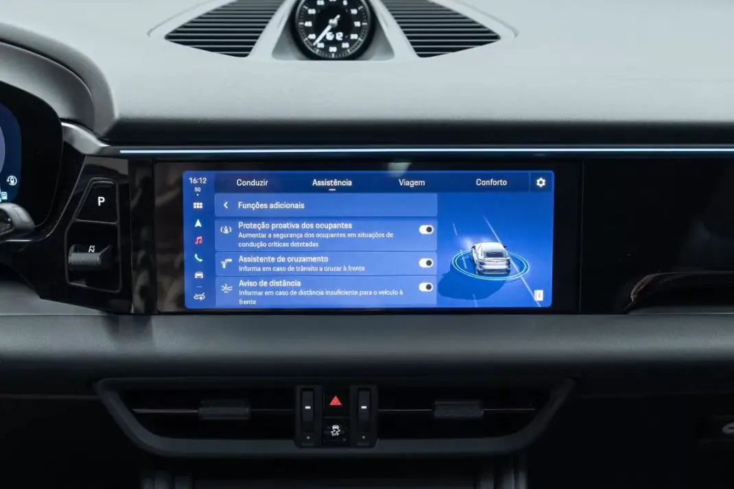 Porsche Macan 2025 - 89950 EUR, 8000 km - AUTO.MOTO.pt - 8000km - foto 39 de 57