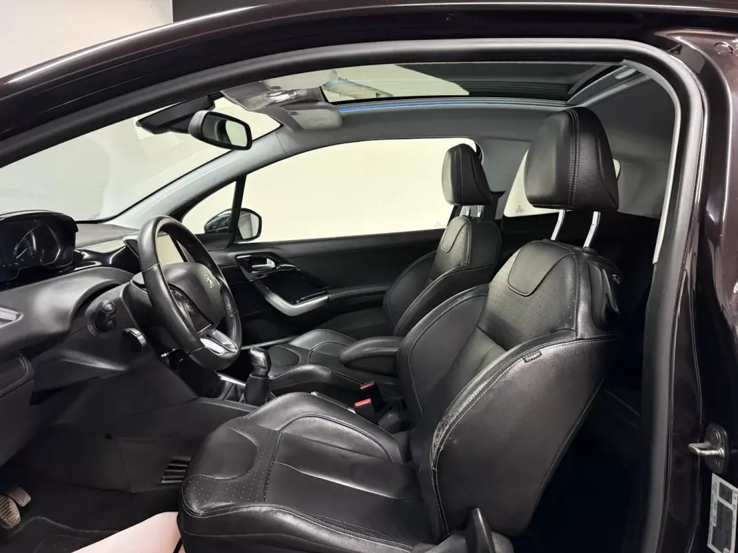 Peugeot 208 2012 - 6500 EUR, 236500 km - AUTO.MOTO.pt - 236500km - foto 21 de 21