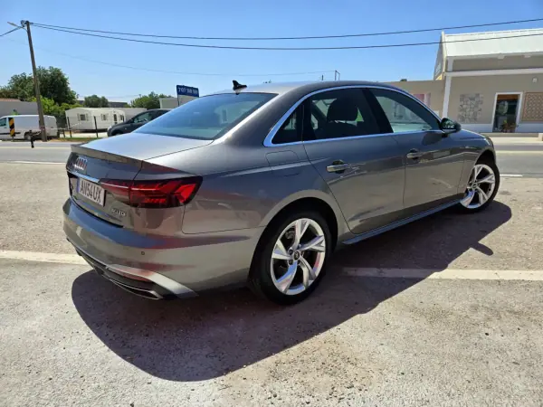 Audi A4 2022 - 27950 EUR, 131019 km - AUTO.MOTO.pt - 131019km - foto 2 de 10