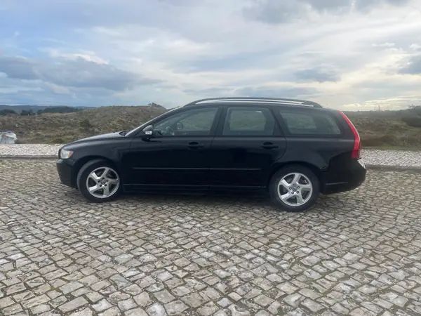 Volvo V50 2010 - 4000 EUR, 450 km - AUTO.MOTO.pt - 450km - foto 5 de 9