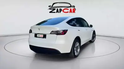 Tesla Model Y 2023 - 33490 EUR, 36225 km - AUTO.MOTO.pt - 36225km - foto 4 de 9